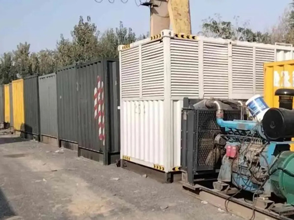 泗水200KW柴油发电机机组每小时油耗是多少？